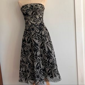 BCBGMaxazria Black and Off White Swirl Patterned Strapless Party Dress.  Size 6